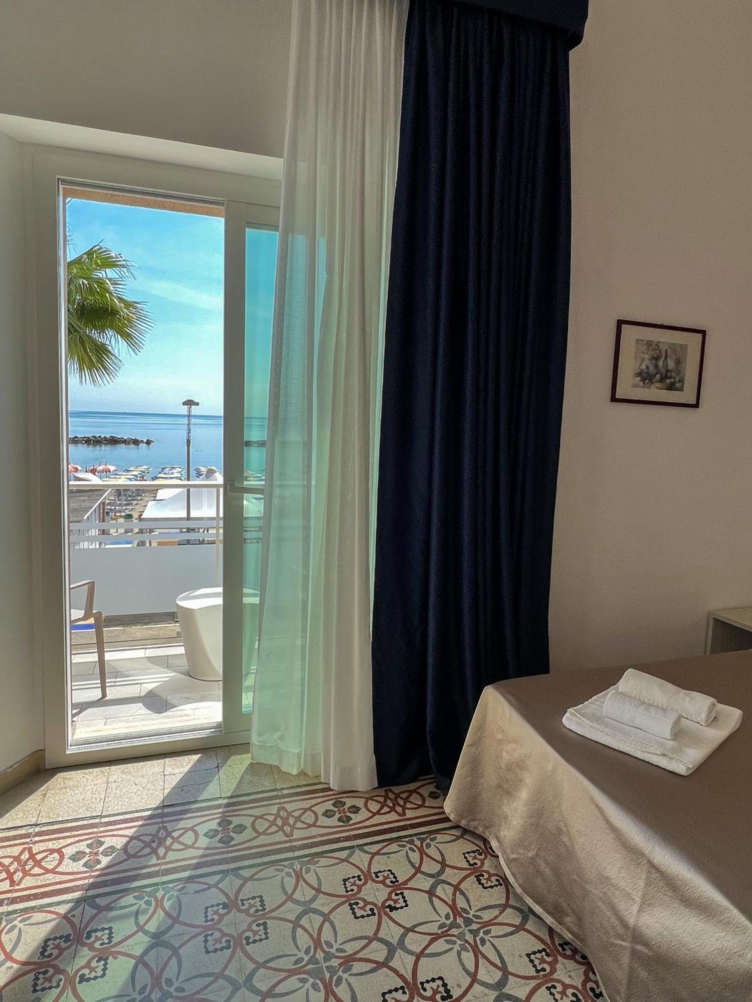 Hotel Ideal Cupra Marittima Exterior photo